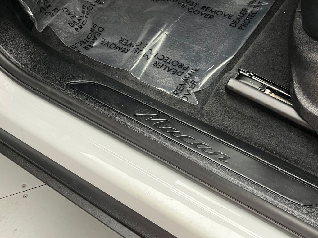 Thumbnail: 2020 Porsche Macan - 32