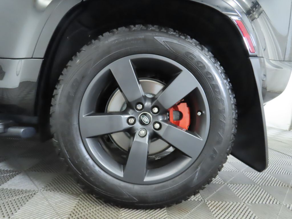 2024 Land Rover Defender 110 32