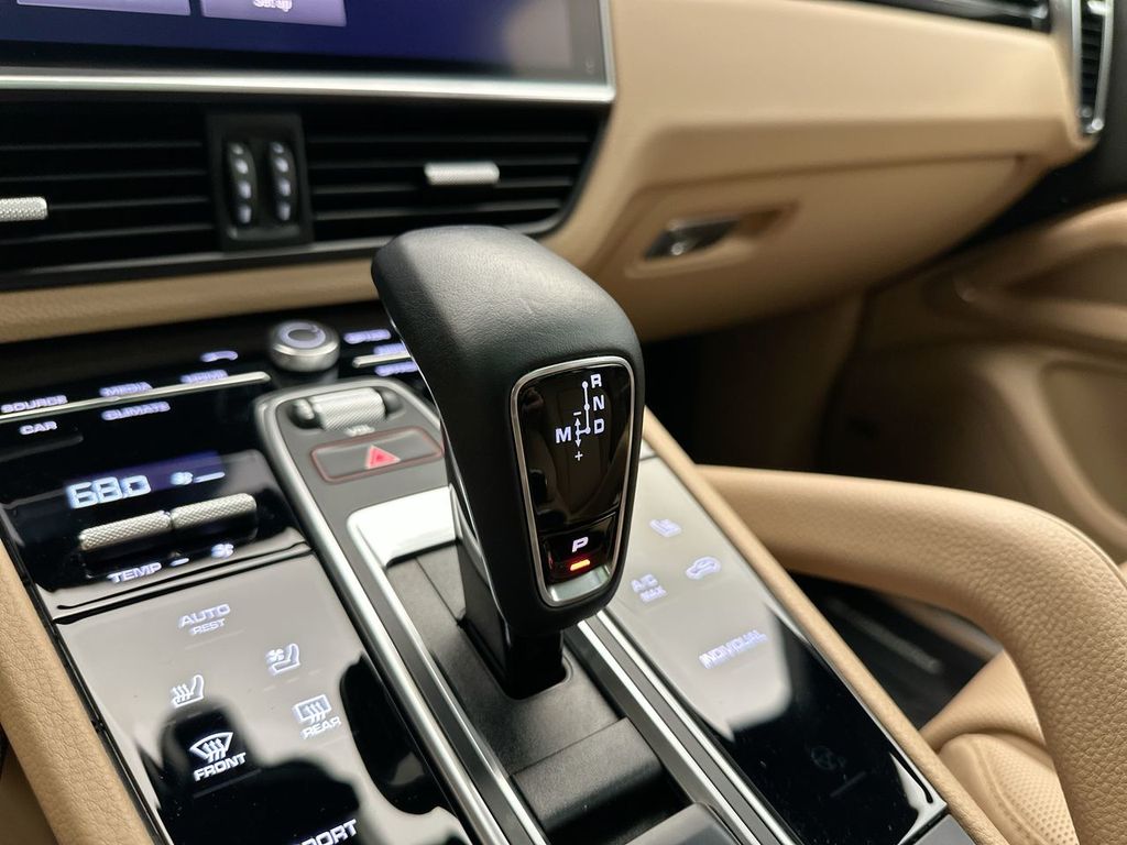 2022 Porsche Cayenne Base 12