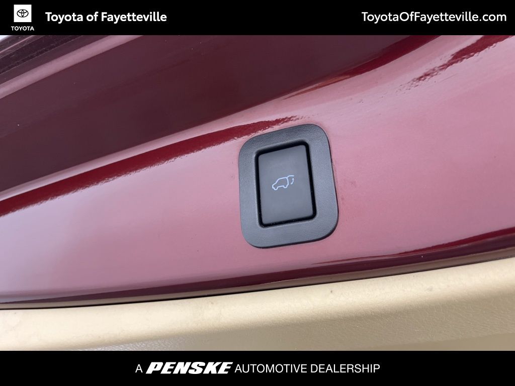 2017 Toyota Highlander Limited 14