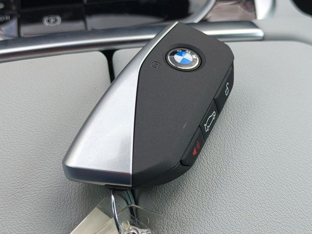 New 2026 White BMW xDrive40i image 29