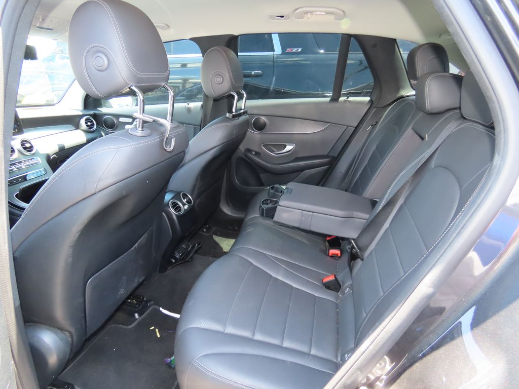2021 Mercedes-Benz GLC 300 10