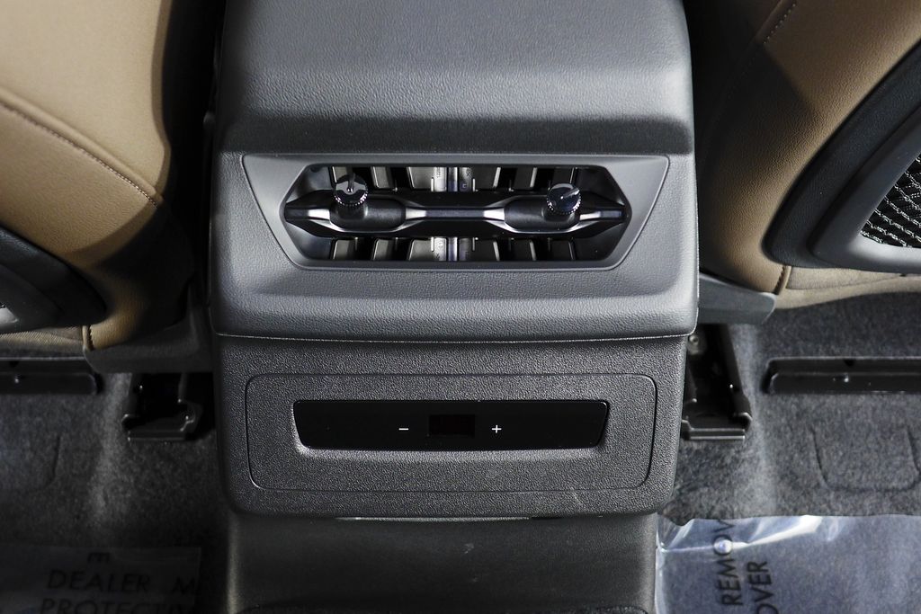 Thumbnail: 2025 Audi Q6 e-tron - 24