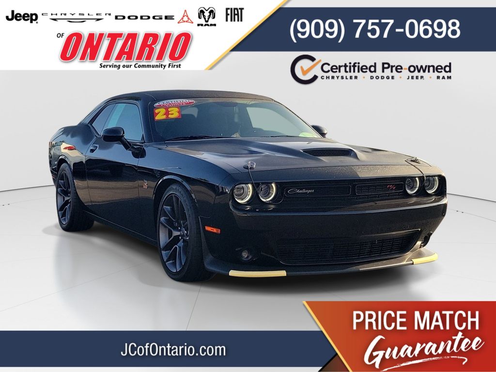 Pitch Black Clearcoat 2023 Dodge Challenger Coupe Rear-Wheel Drive 6-Speed Manual