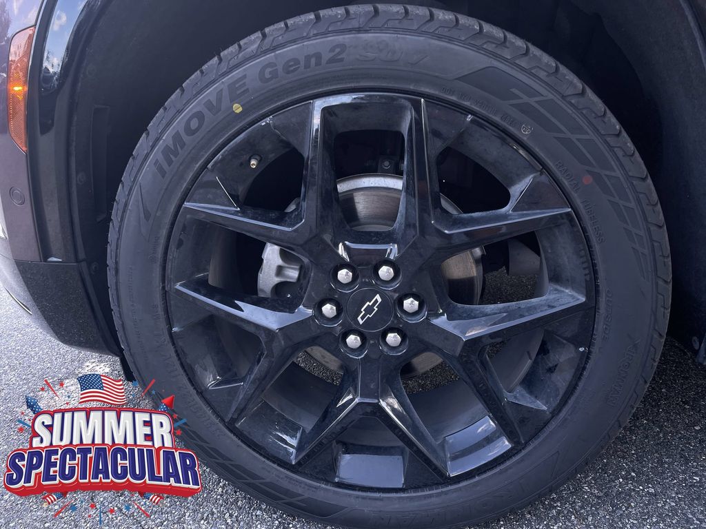 Used 2025 Chevrolet Traverse SUV