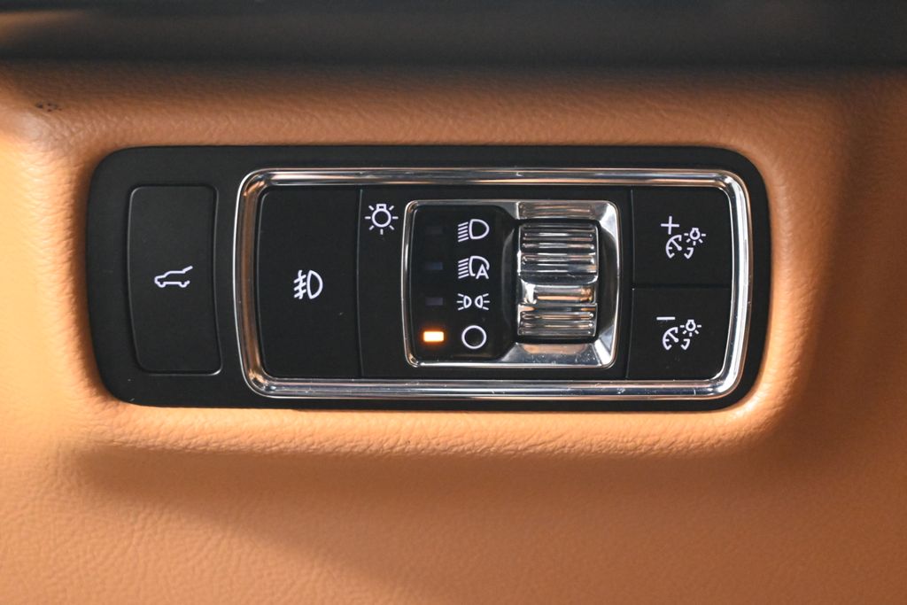 Thumbnail: 2023 Lincoln Aviator - 27
