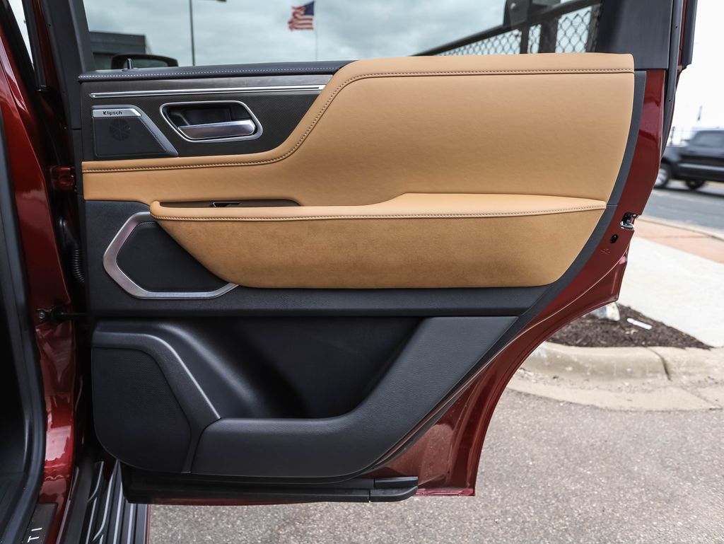Thumbnail: 2025 INFINITI QX80 - 27