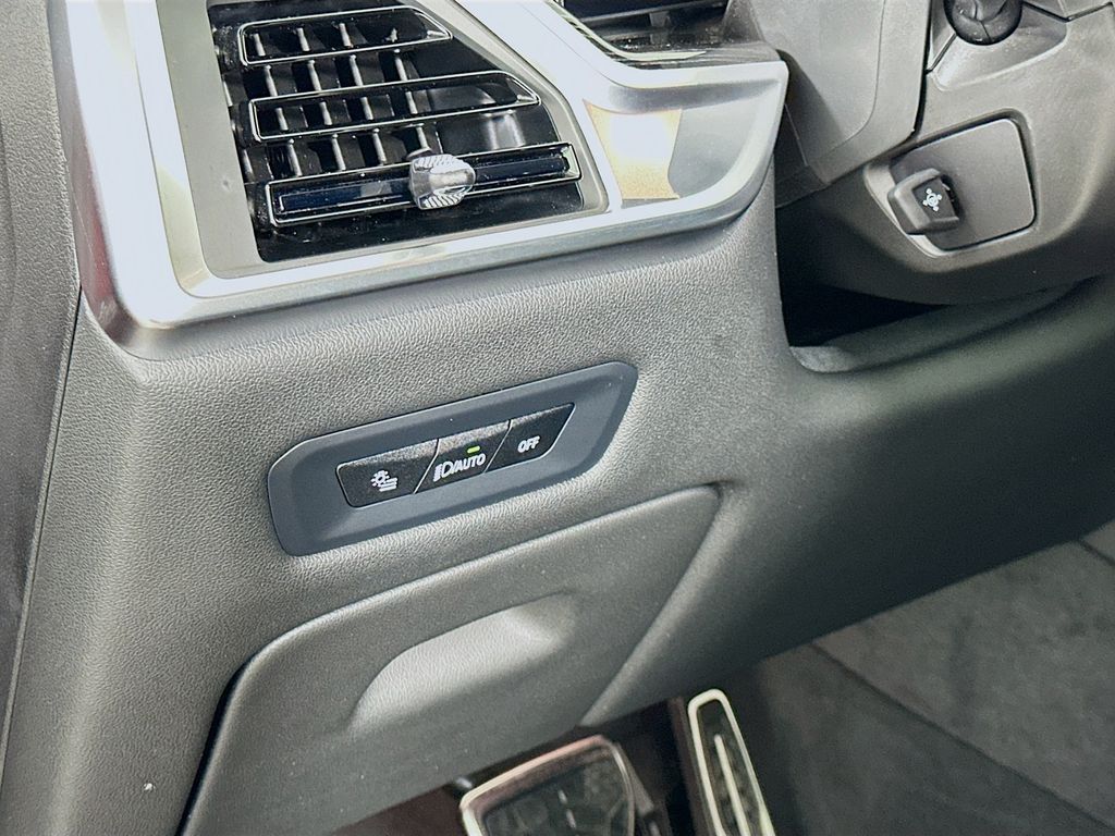 Thumbnail: 2025 BMW X6 - 10