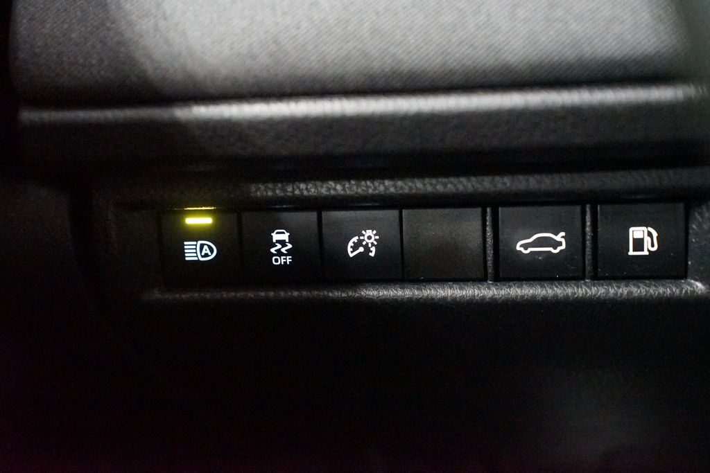 Thumbnail: 2025 Toyota Camry - 24