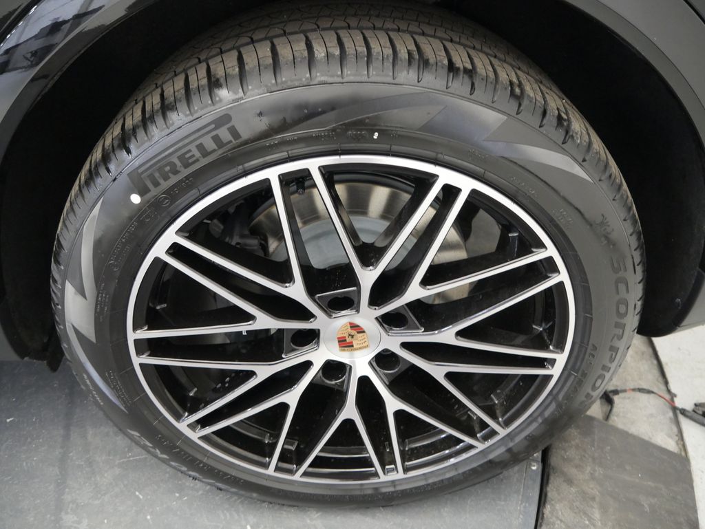 Thumbnail: 2026 Porsche Cayenne - 14