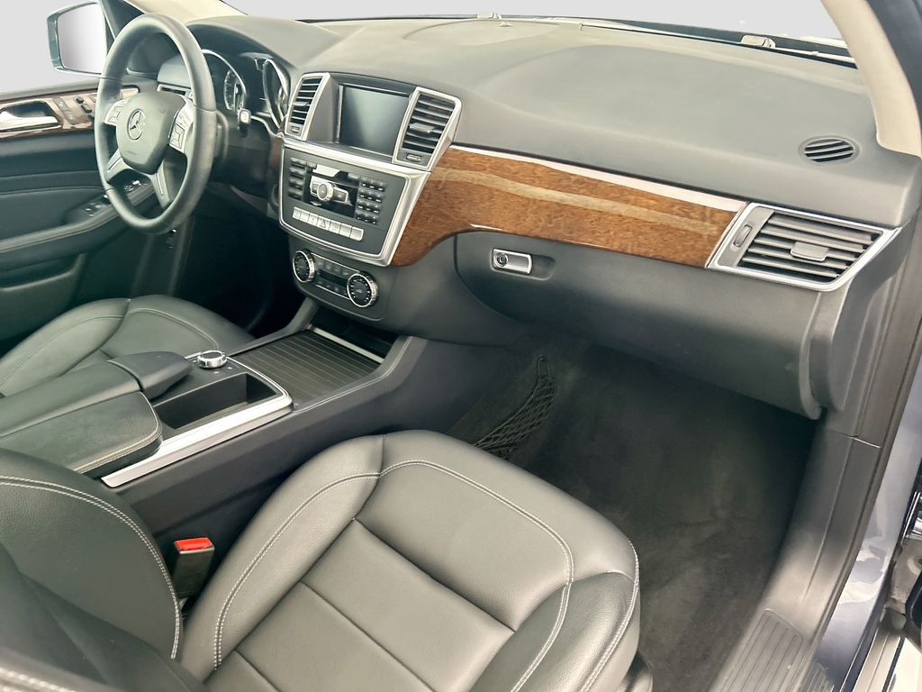 Thumbnail: 2012 Mercedes-Benz M-Class - 16