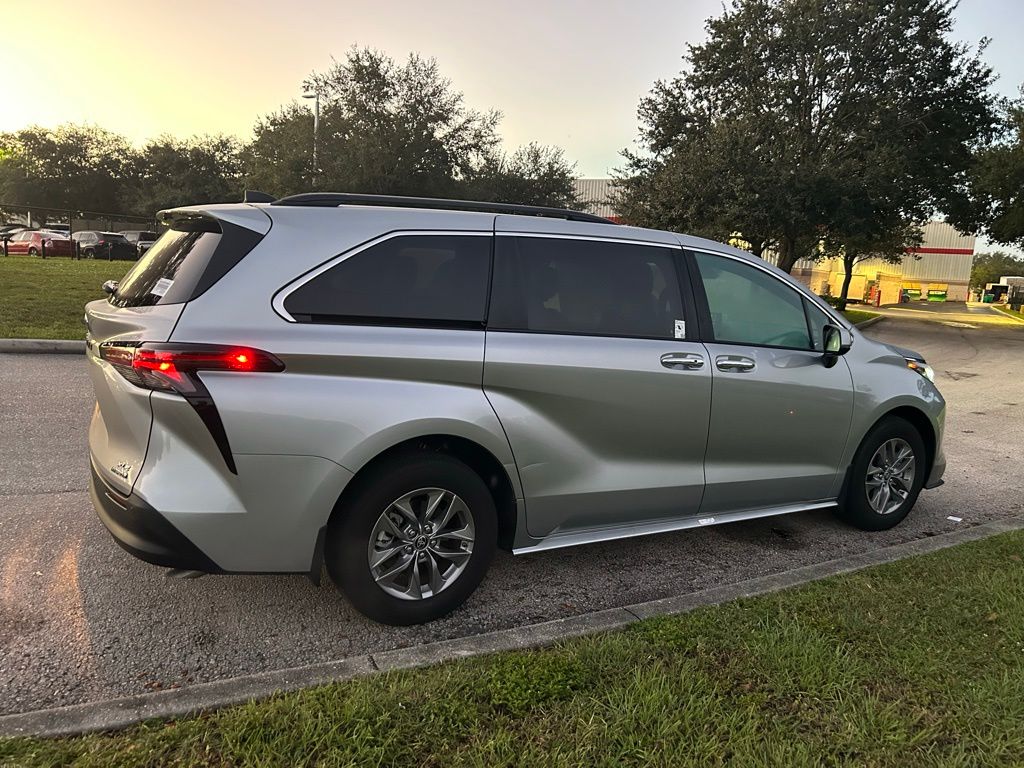 Thumbnail: 2024 Toyota Sienna - 5