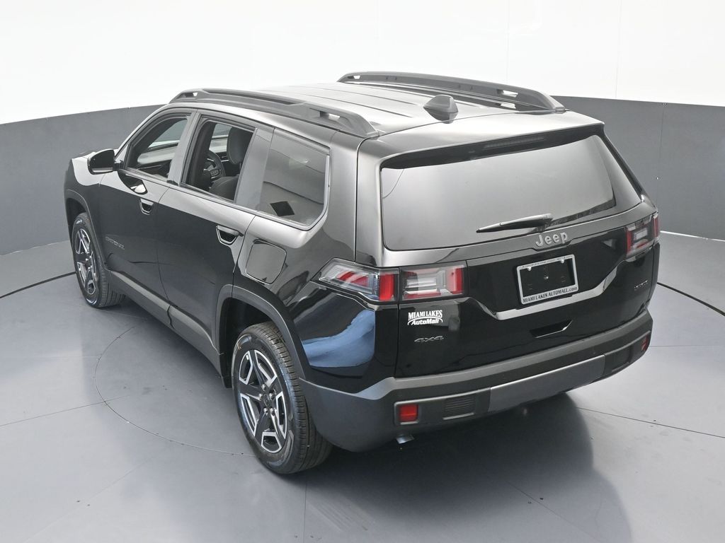 New 2026 Diamond Black Crystal Pearlcoat Jeep Laredo image 45