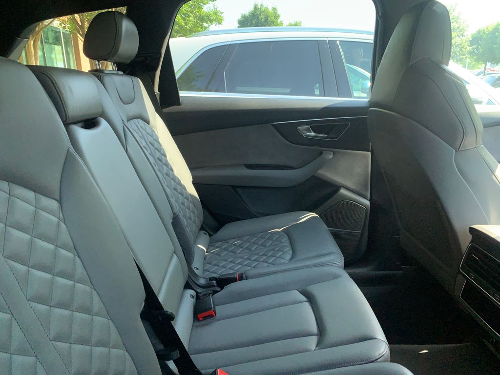 Thumbnail: 2021 Audi SQ7 - 10