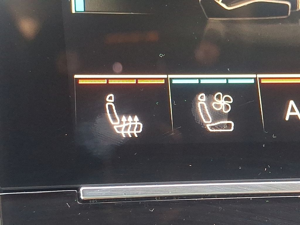 Thumbnail: 2025 Audi RS Q8 - 24