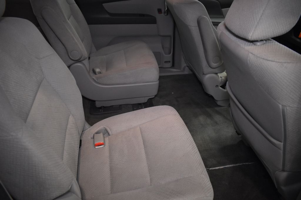 2014 Honda Odyssey LX 27