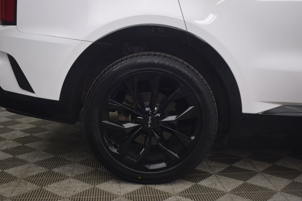 used 2023 Kia Sorento car, priced at $28,500