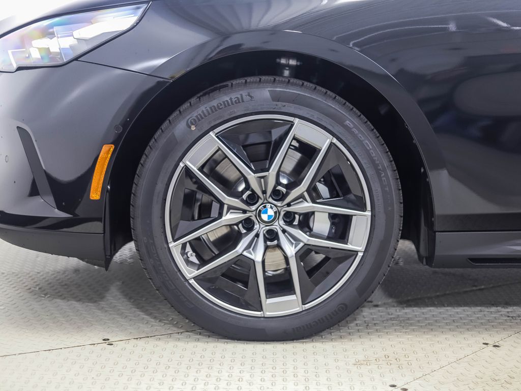 Thumbnail: 2026 BMW 5 Series - 3