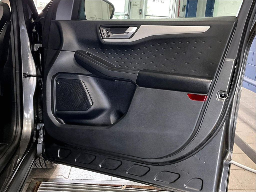 2020 Ford Escape — photo 12