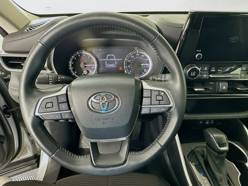 Thumbnail: 2024 Toyota Highlander - 11