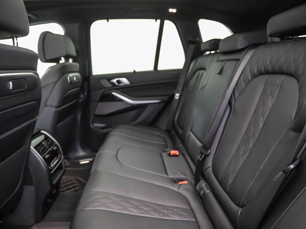 Thumbnail: 2026 BMW X5 - 21