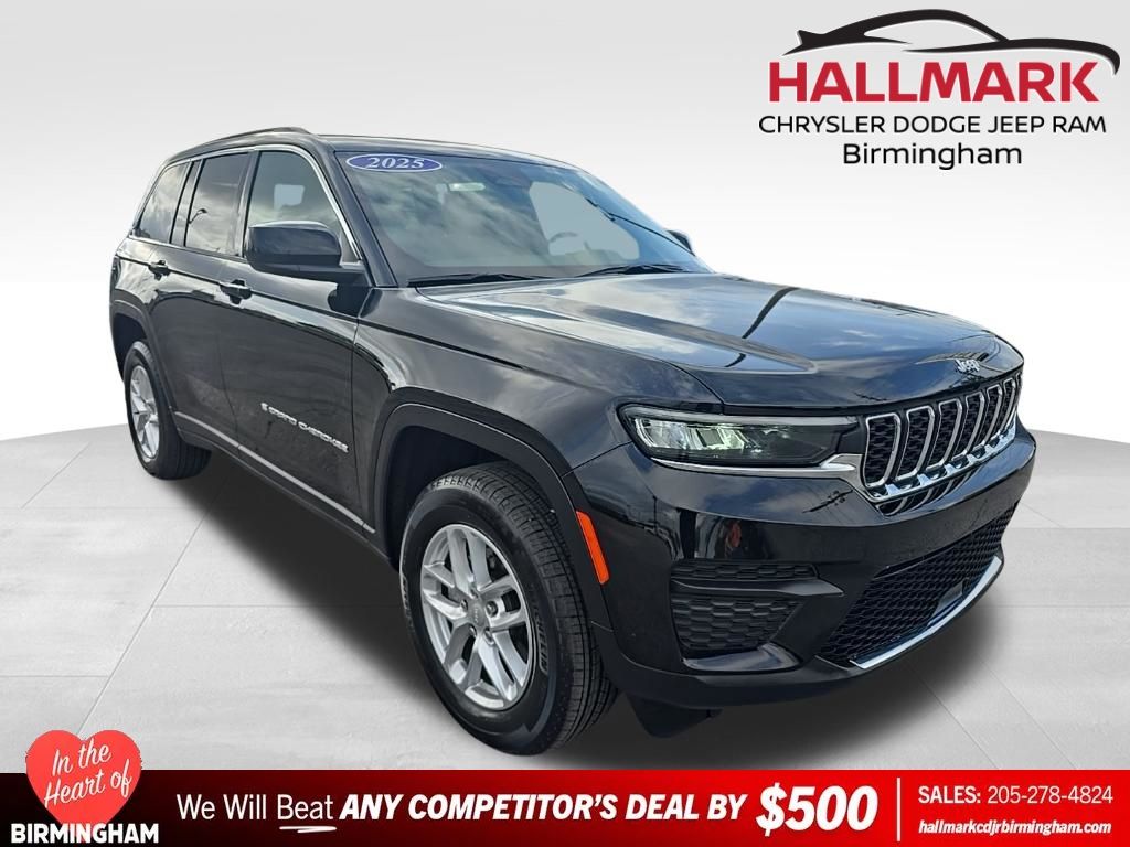 Diamond Black Crystal Pearlcoat 2025 Jeep Grand Cherokee Laredo 4WD SUV / Crossover Four-Wheel Drive 8-Speed Automatic