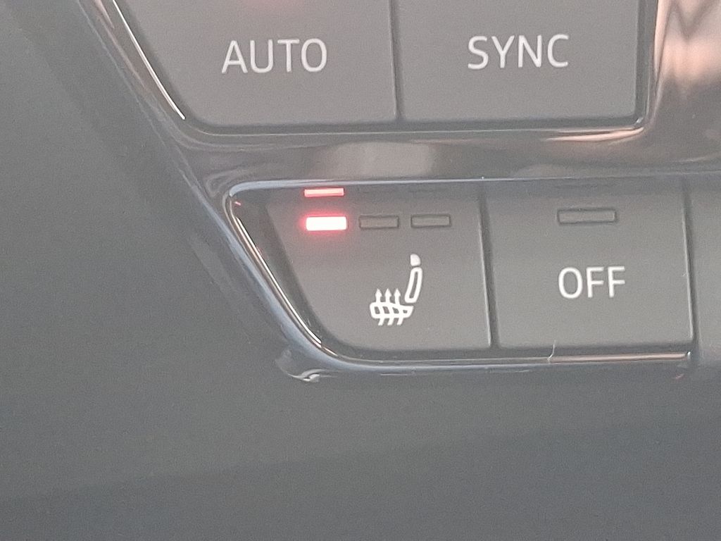 Thumbnail: 2025 Audi Q4 e-tron - 24