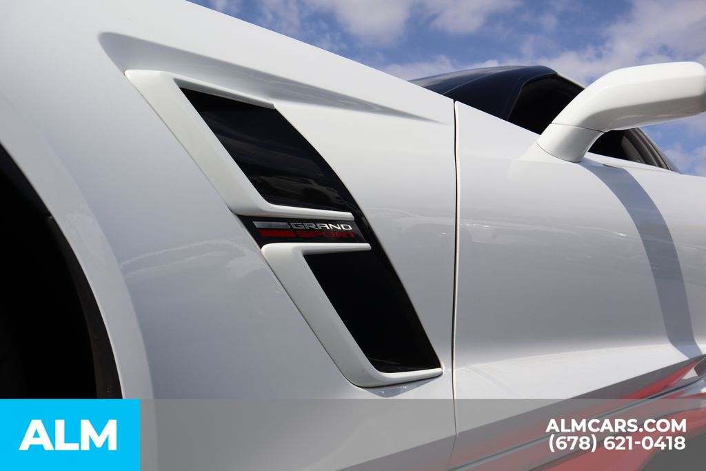 Used 2018 White Chevrolet Grand Sport image 11