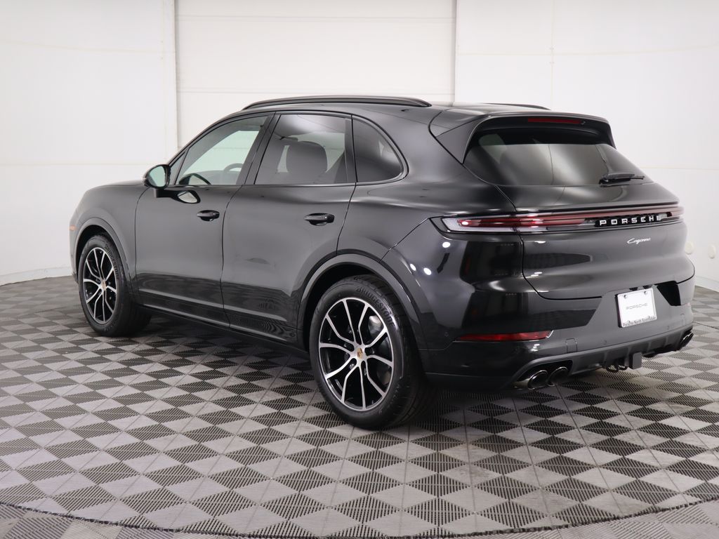 Thumbnail: 2025 Porsche Cayenne - 3