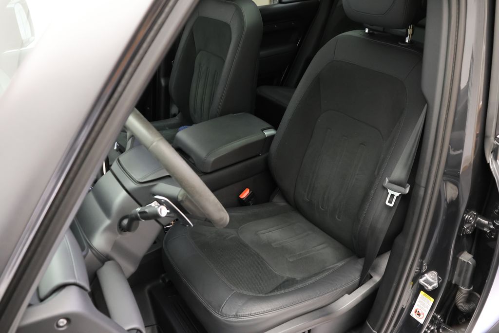 Thumbnail: 2023 Land Rover Defender - 31