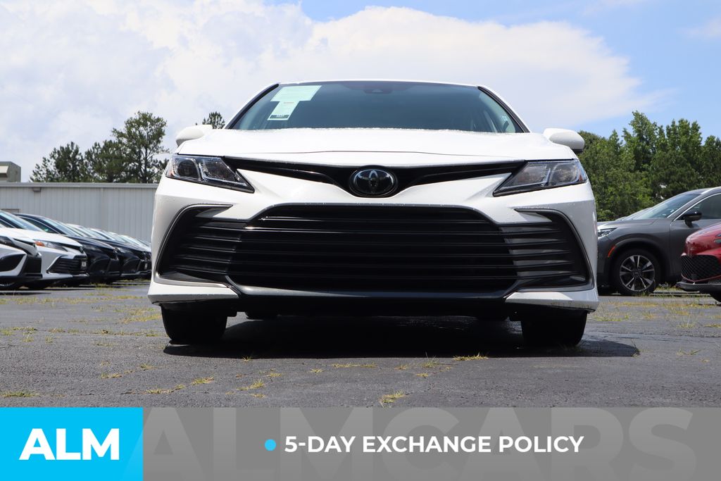 2023 Toyota Camry LE photo 3