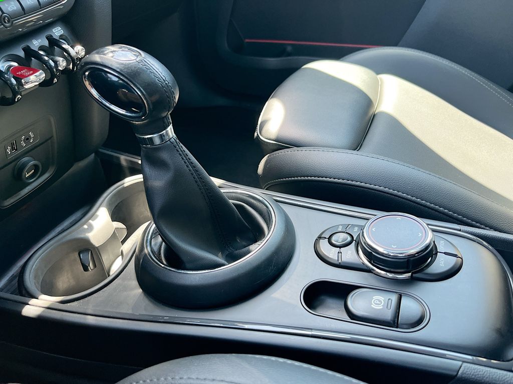 Used 2018 Black MINI Base image 17