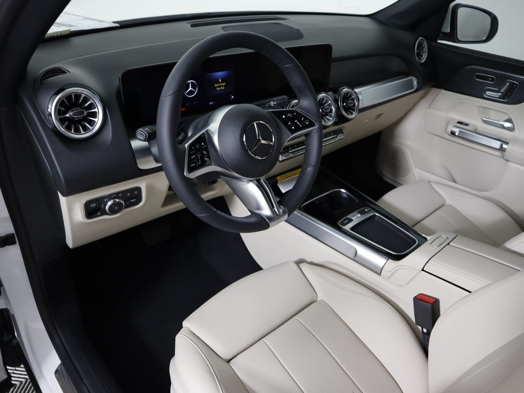 2025 Mercedes-Benz GLB 250 10