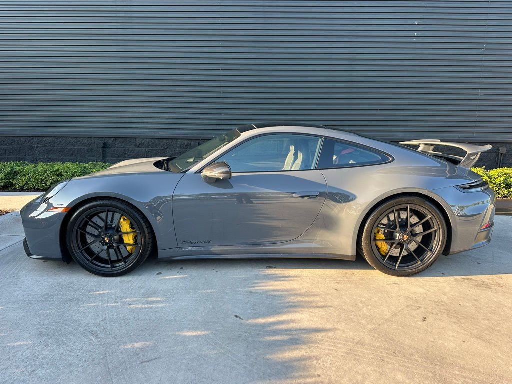 Thumbnail: 2025 Porsche 911 - 2