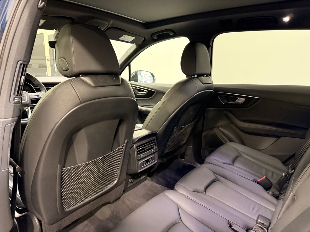 Thumbnail: 2023 Audi Q7 - 21