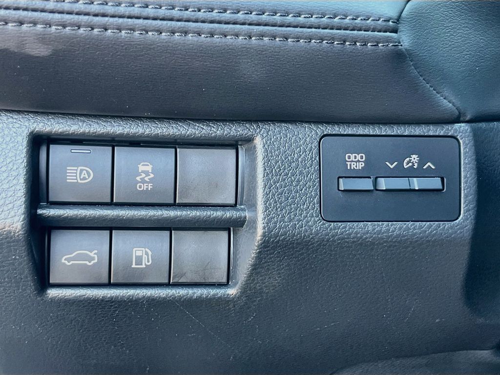 Used 2020 Black Toyota XLE Plus image 10