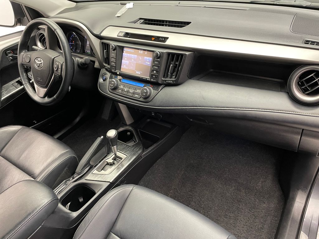 2018 Toyota RAV4 Platinum 16