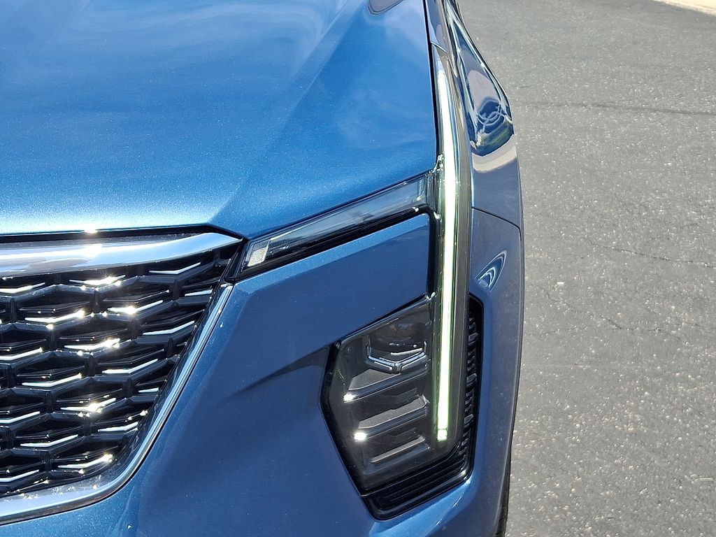 Thumbnail: 2025 Cadillac XT4 - 9