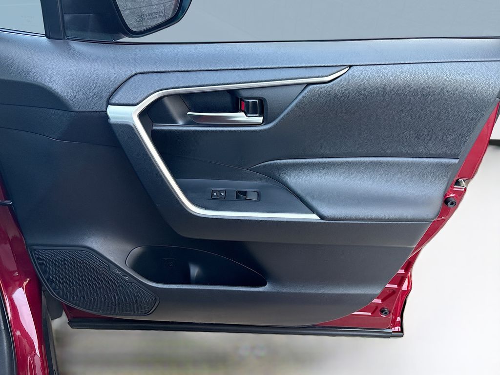 Thumbnail: 2020 Toyota RAV4 - 24