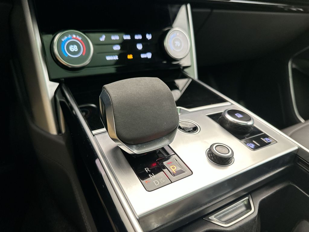 2023 Land Rover Range Rover SE 12