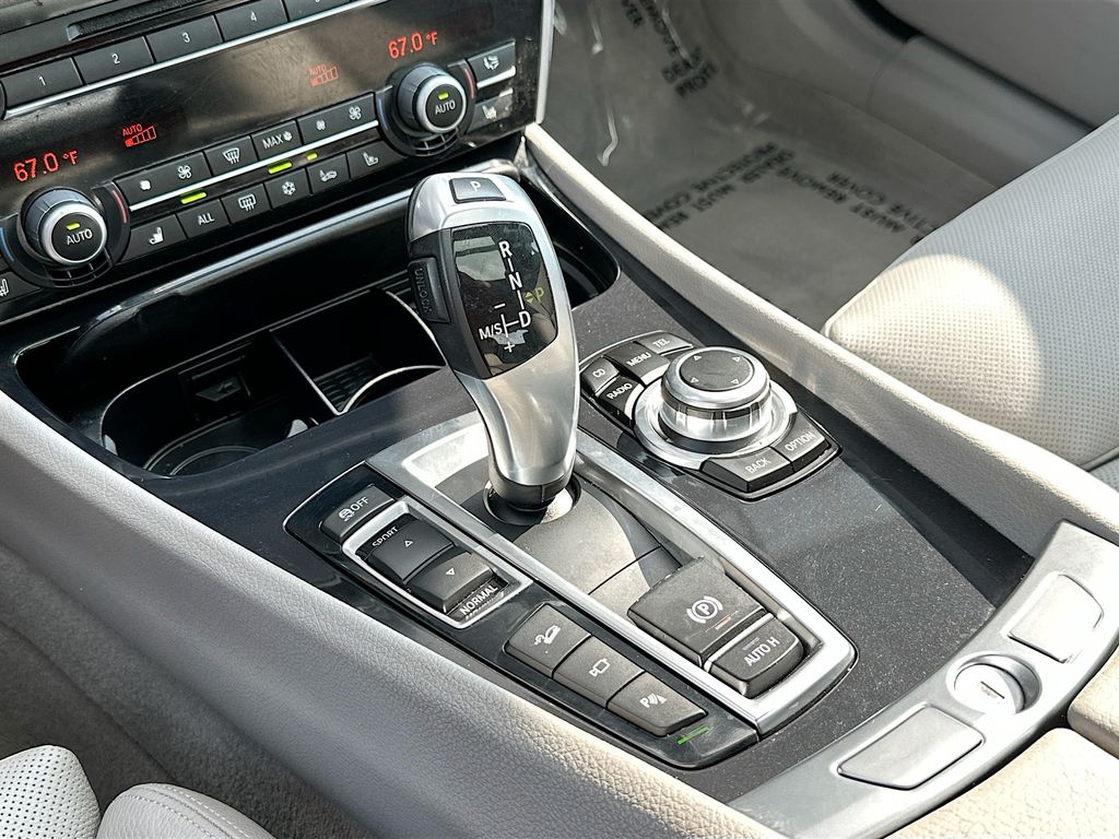 Used 2012 Gray BMW 550i xDrive Gran Turismo image 18