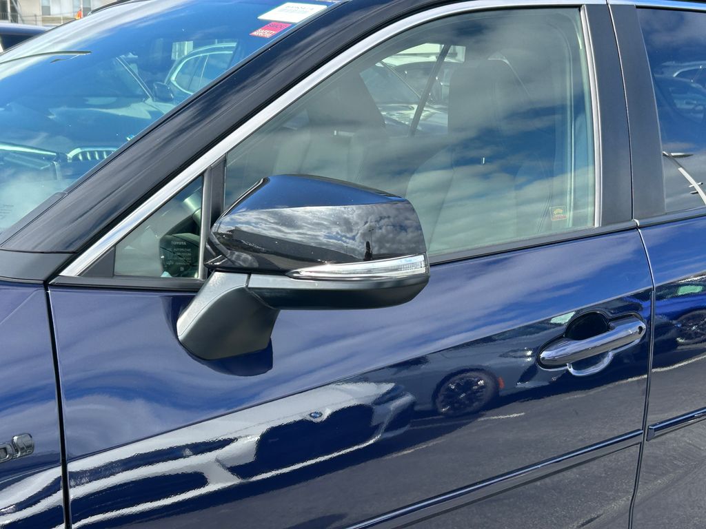 Thumbnail: 2021 Toyota RAV4 - 10