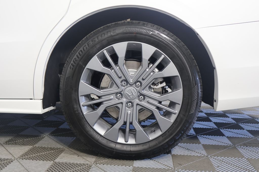 2025 Honda Odyssey Touring 11