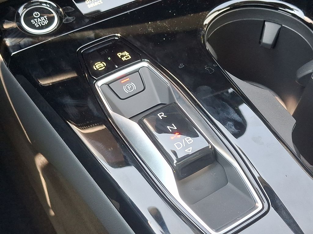 2025 Audi e-tron Premium 12
