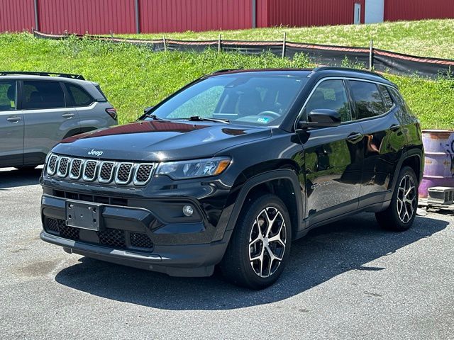 Diamond Black Crystal Pearlcoat 2024 Jeep Compass SUV / Crossover Four-Wheel Drive 8-Speed Automatic
