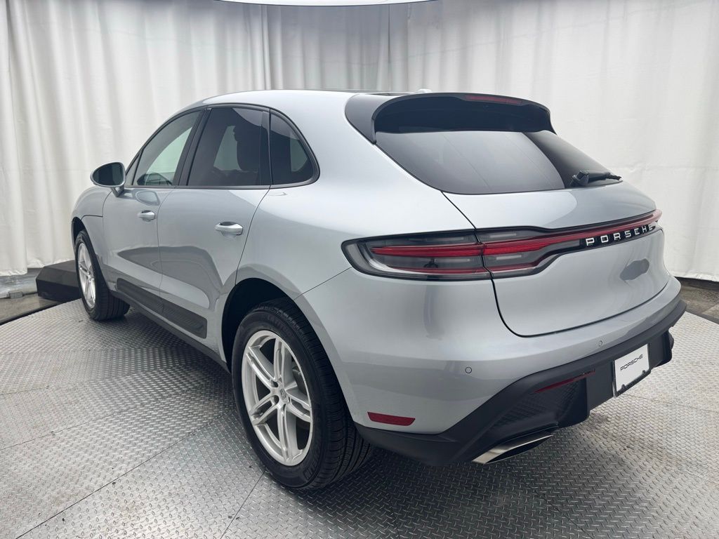 Thumbnail: 2025 Porsche Macan - 3