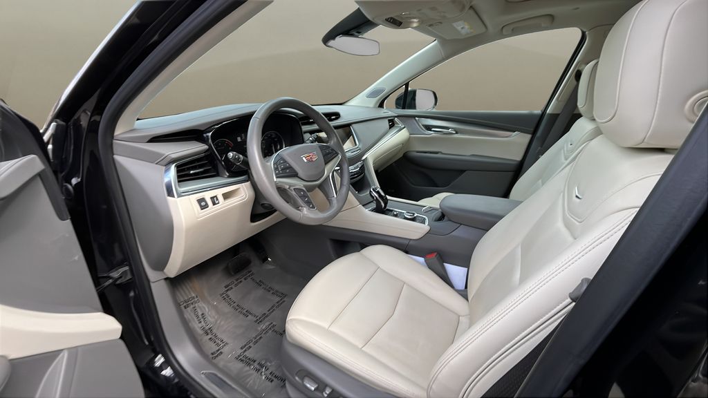used 2023 Cadillac XT5 car, priced at $35,500