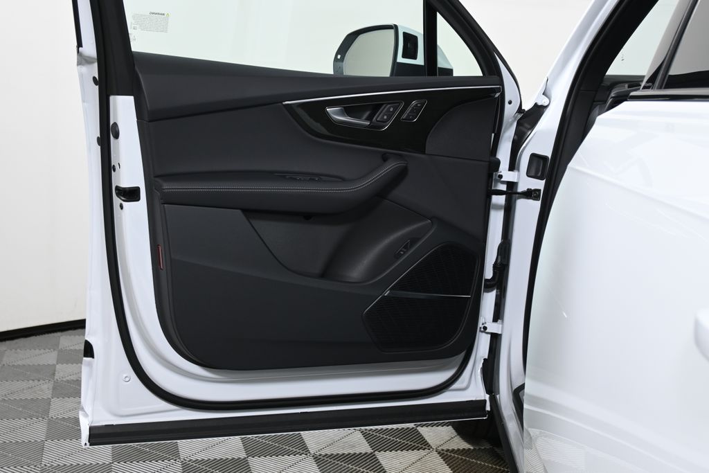 Thumbnail: 2026 Audi Q7 - 23