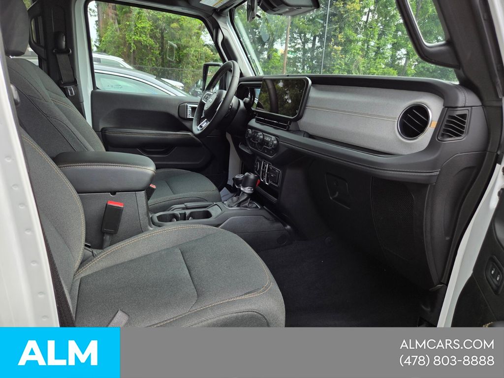 Used 2025 White Jeep Sahara image 18