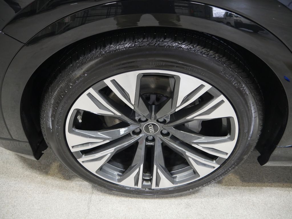 Thumbnail: 2026 Audi Q8 - 12